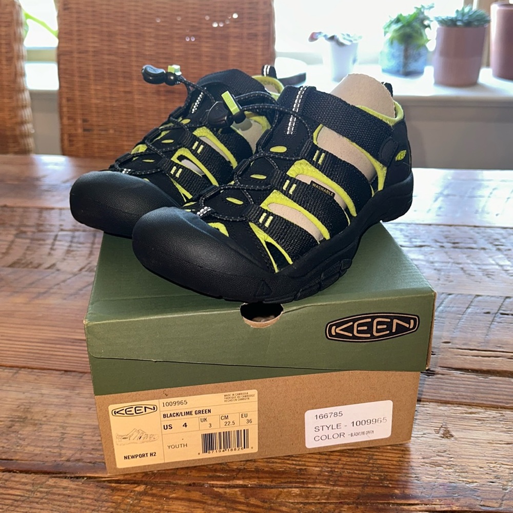 Brand New Kids Keen’s Newport H2: Size 4